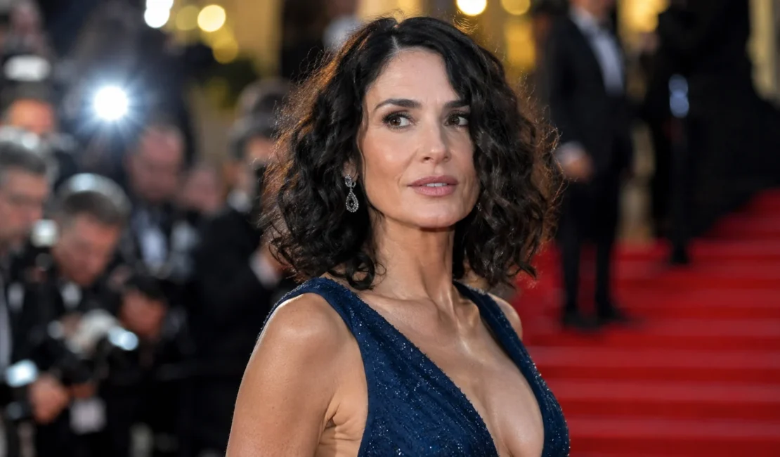 Curly Lob Demi Moore Jadi Sorotan Cannes