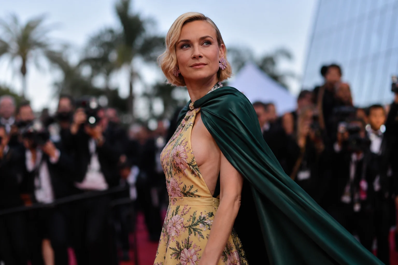Dress Code Cannes dan Trik Elegan Diane Kruger